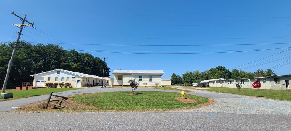 115-123 Loc Doc Pl, Mooresville, NC for sale - Building Photo - Image 2 of 18