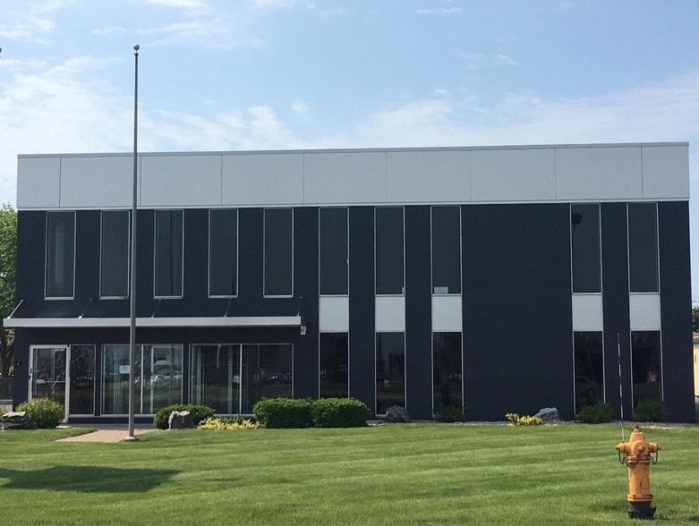 3003 W College Ave, Appleton, WI for sale - Building Photo - Image 2 of 58