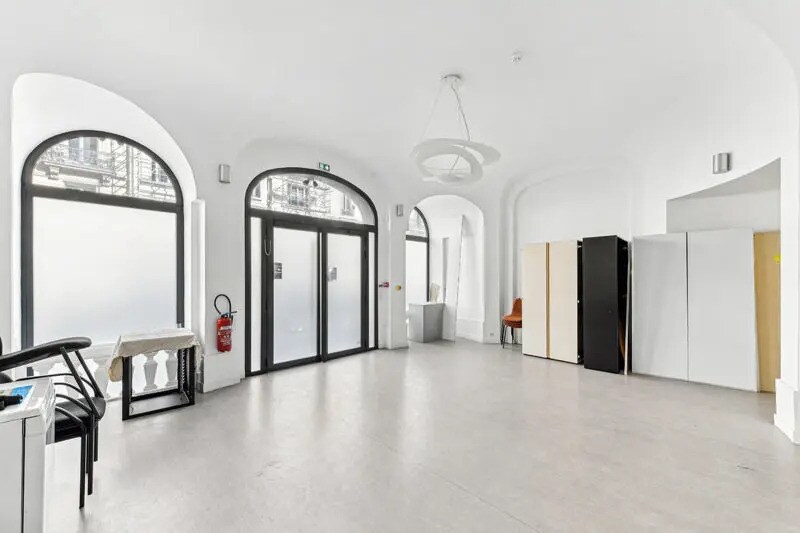 Office in Paris for lease - Interior Photo - Image 3 of 15