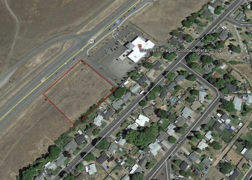 8074 Highway 62, White City, OR for lease - Building Photo - Image 2 of 4