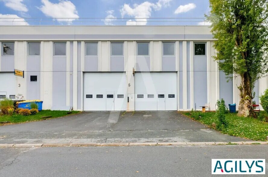 Flex in Lisses for lease - Building Photo - Image 1 of 11