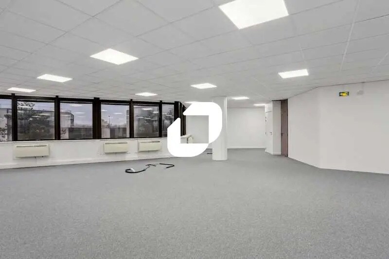 Office in Argenteuil for lease - Interior Photo - Image 3 of 25