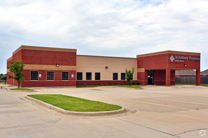 120 N Chisholm Trail Way, Mustang, OK for sale - Building Photo - Image 1 of 1