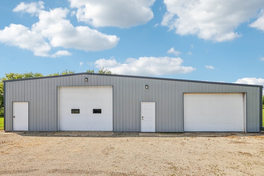 W9231 Bobolink Rd, Reeseville, WI for sale - Building Photo - Image 3 of 48