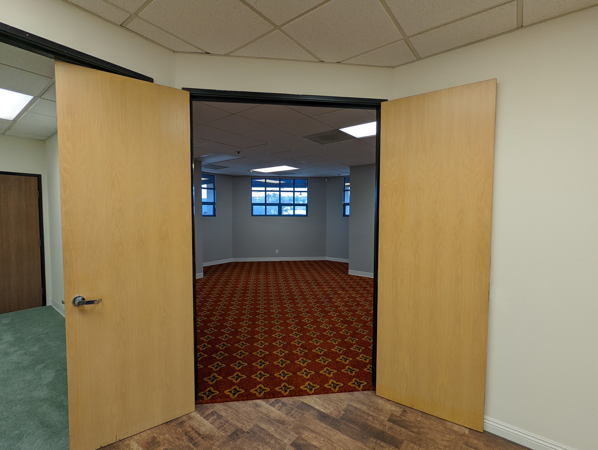 1611 S Catalina Ave, Redondo Beach, CA for lease Interior Photo- Image 1 of 3