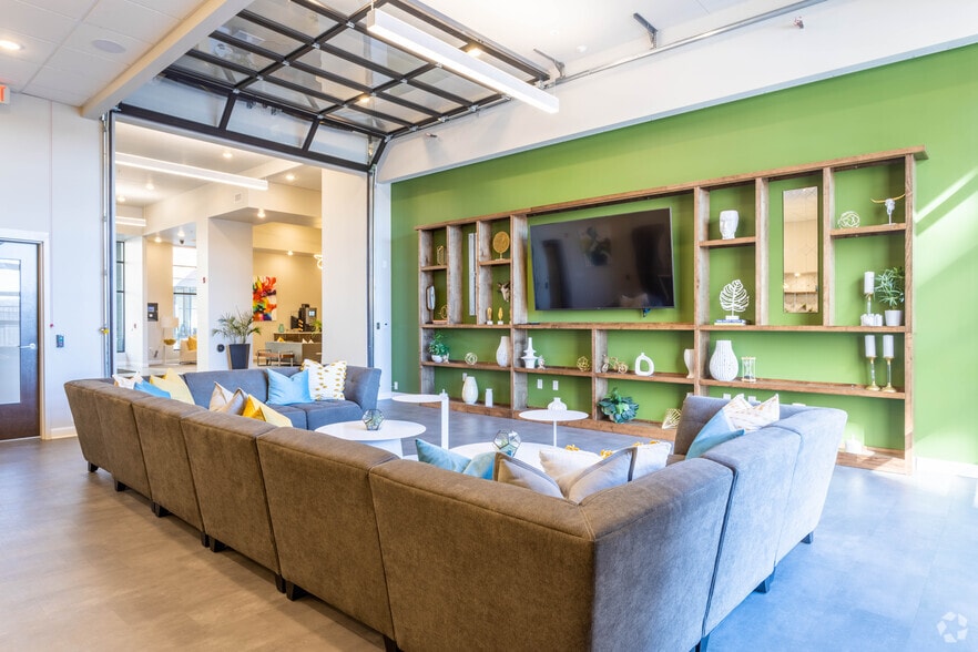 2401 48th St, Lincoln, NE for lease - Interior Photo - Image 2 of 29