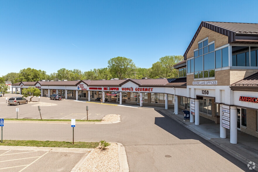 1202-1298 Moore Lake Dr E, Minneapolis, MN for lease - Primary Photo - Image 1 of 1
