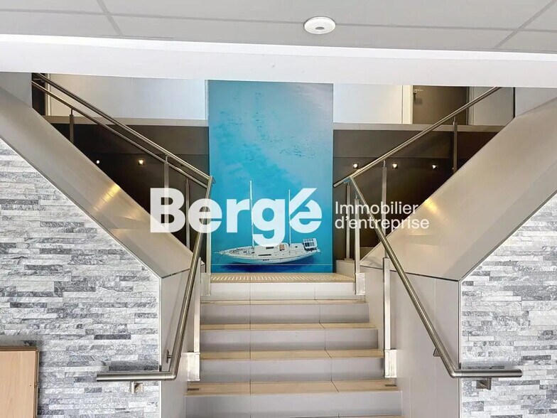 Office in SOPHIA ANTIPOLIS for lease - Lobby - Image 1 of 7