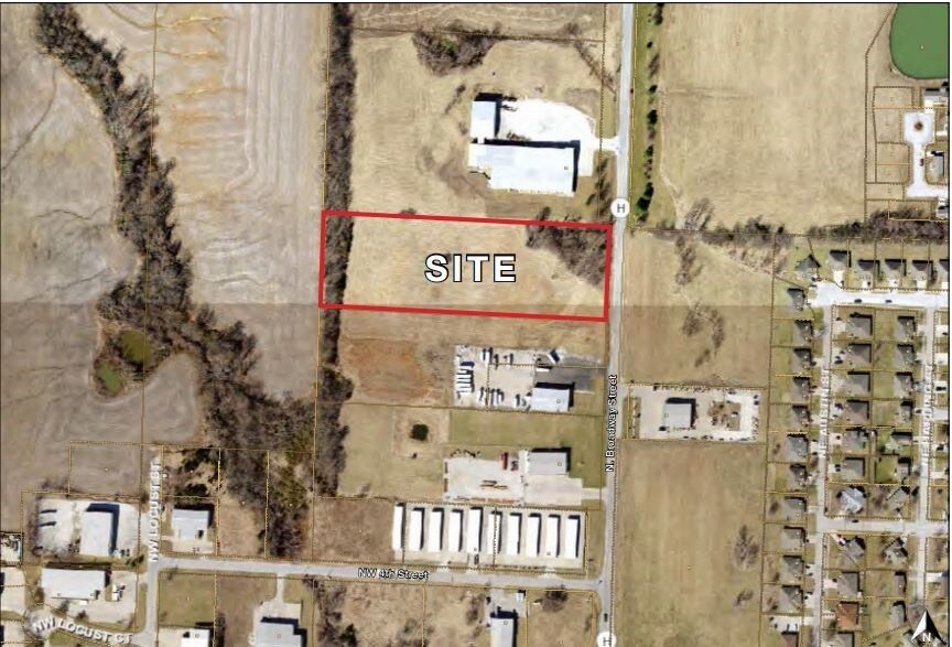 N Broadway St, Oak Grove, MO 64075