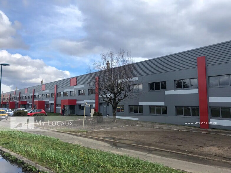 Flex in SAINT-OUEN-L'AUMONE for lease - Building Photo - Image 1 of 8