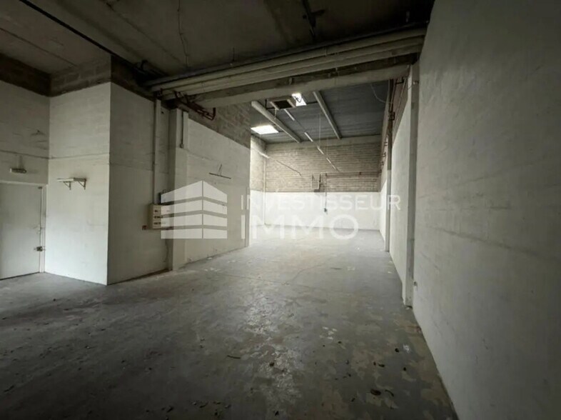 Flex in Lognes for lease - Interior Photo - Image 3 of 5