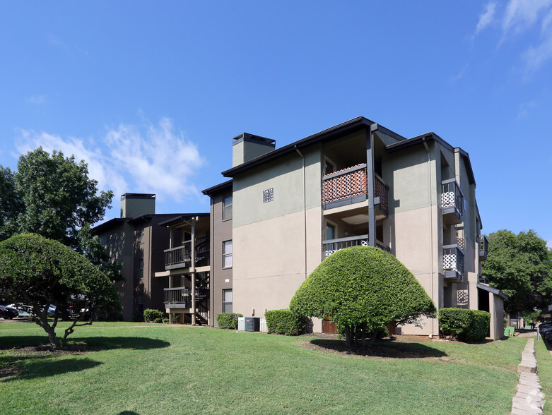 3424 Country Club Dr W, Irving, TX for sale - Building Photo - Image 1 of 1