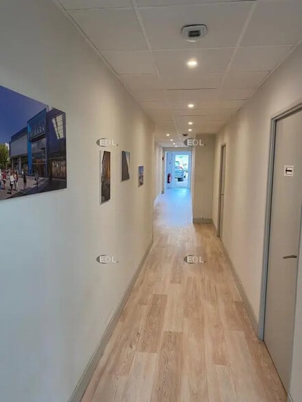 Office in Aix-en-Provence for lease - Building Photo - Image 2 of 9