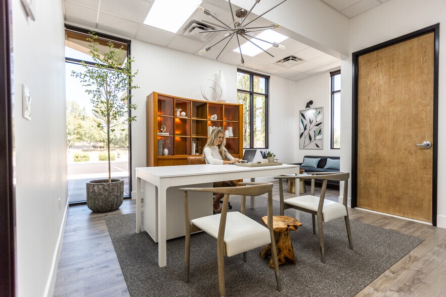 725 W Elliot Rd, Gilbert, AZ 85233 Office for Sale