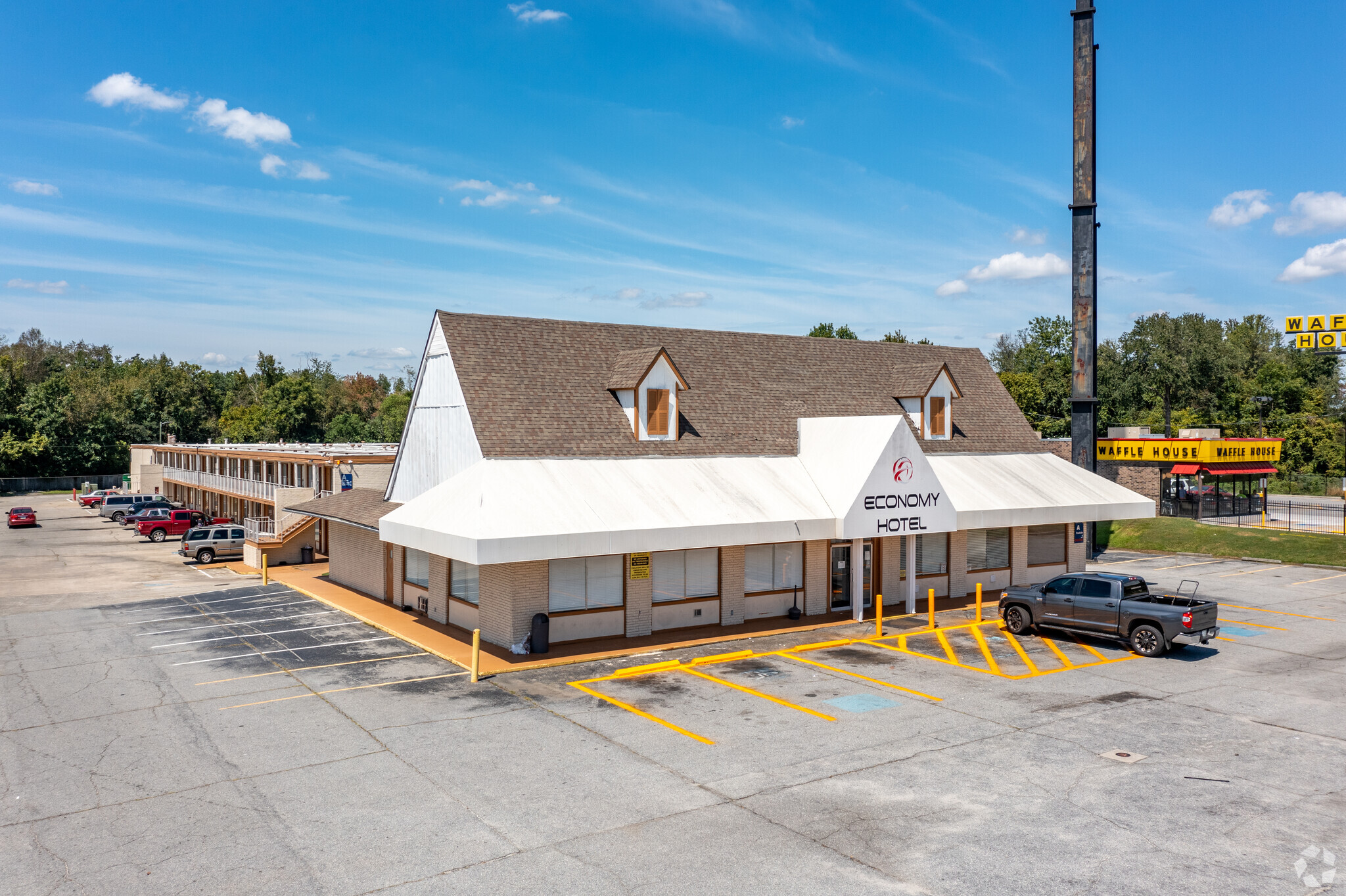 Economy Hotel Portfolio–Central Georgia portfolio of 2 properties for sale on LoopNet.com Primary Photo- Image 1 of 3