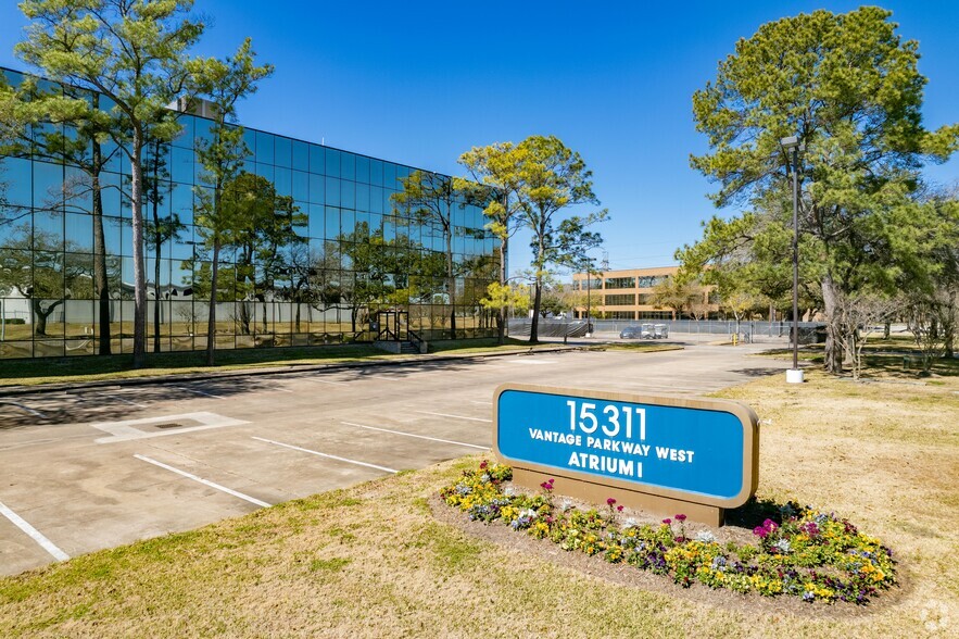 15311 Vantage Pky W, Houston, TX for lease - Building Photo - Image 3 of 7