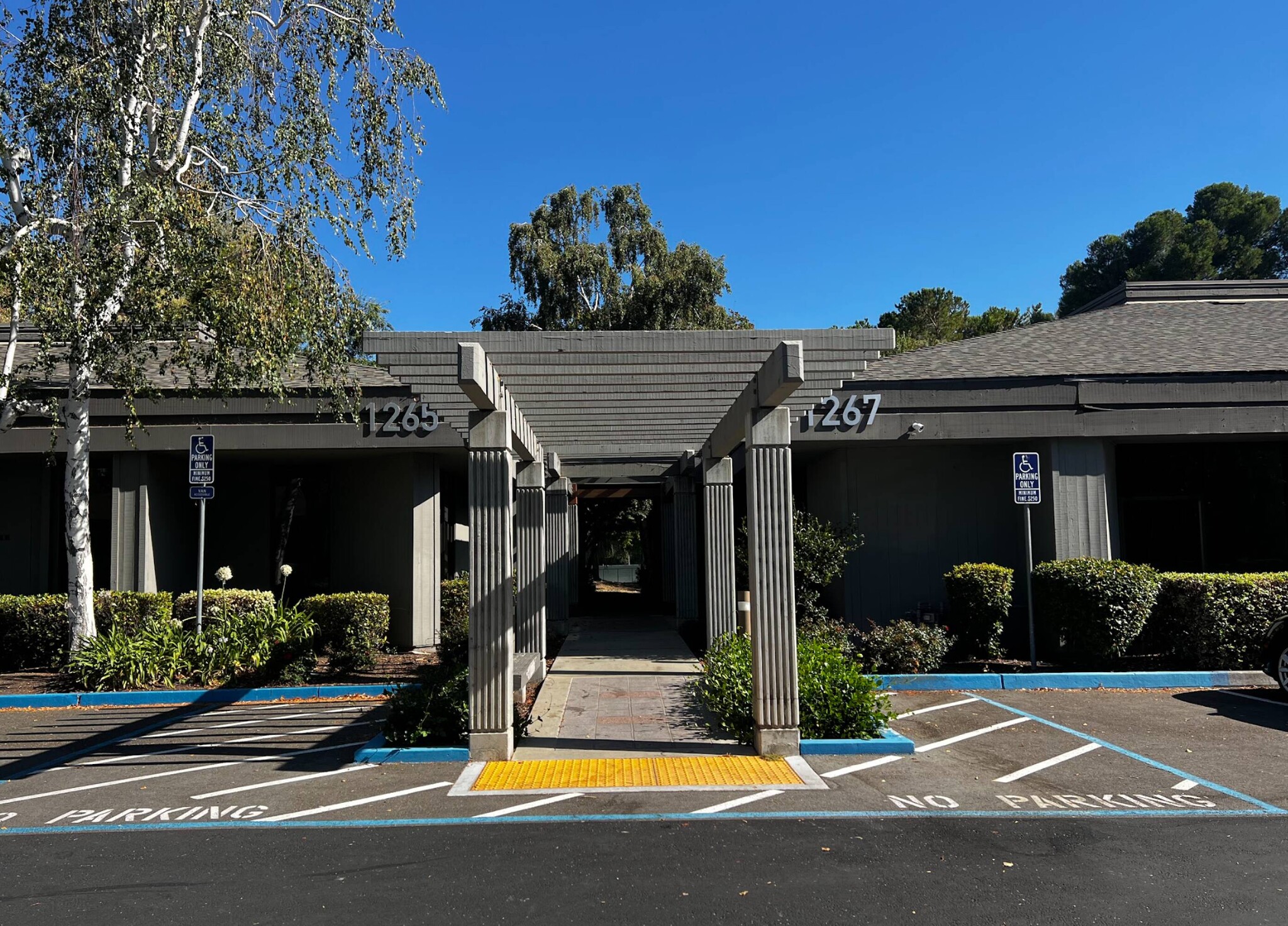 1267 Oakmead Pky, Sunnyvale, CA for lease Building Photo- Image 1 of 8