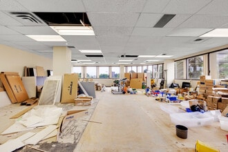 700 Dorval Dr, Oakville, ON for lease Interior Photo- Image 2 of 9