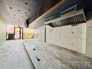 322 Union Ave, Brooklyn, NY for sale Interior Photo- Image 2 of 22