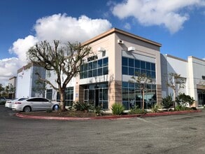 9220-9268 1/2 Hall Rd, Downey, CA for lease Interior Photo- Image 2 of 10