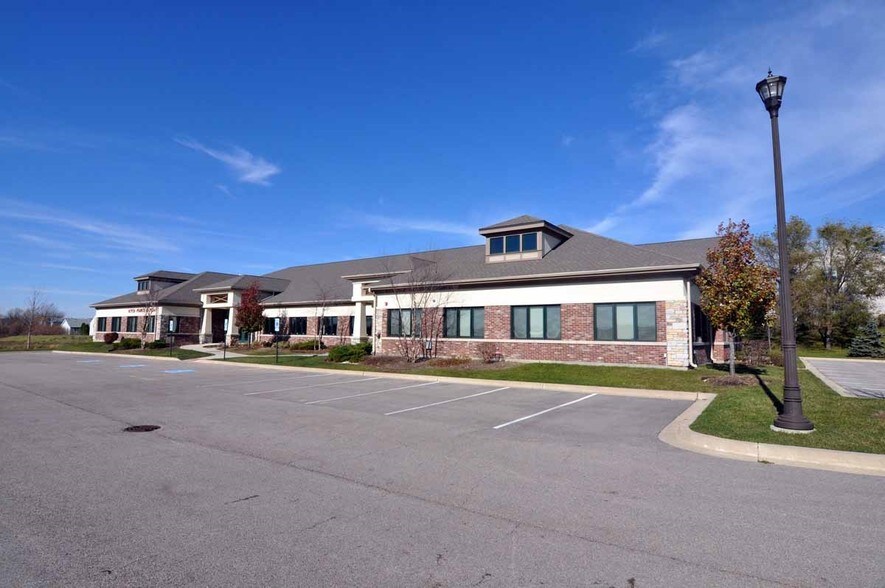 10703-10711 Ruth Rd, Huntley, IL for sale - Building Photo - Image 1 of 1