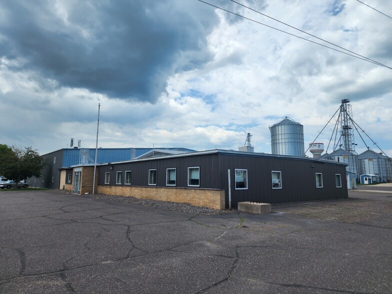 1690 Elm St, Cumberland, WI for lease - Building Photo - Image 1 of 13