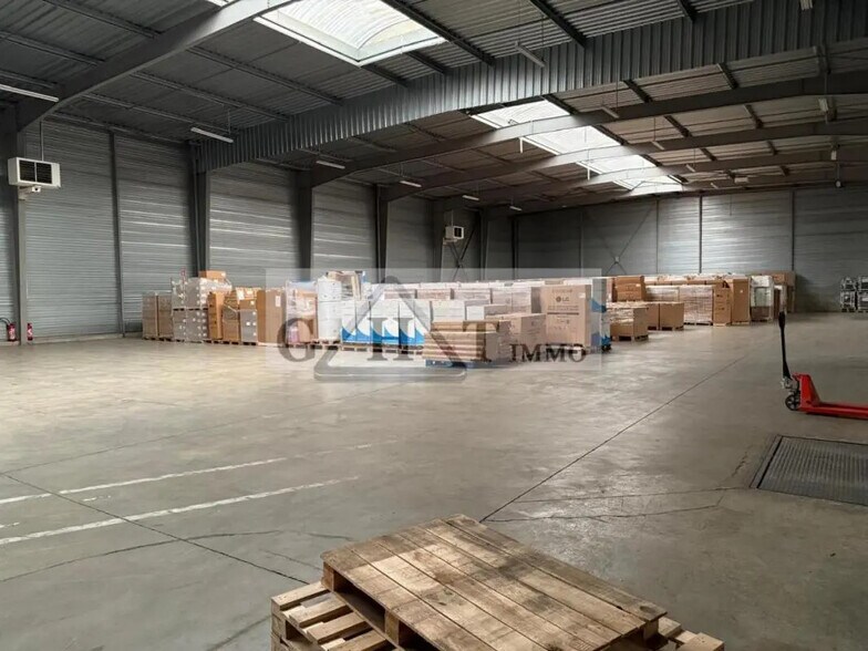 Industrial in Santeny for lease - Interior Photo - Image 1 of 3