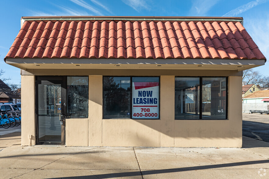 2356 S Kedzie Ave, Chicago, IL for lease - Building Photo - Image 2 of 5