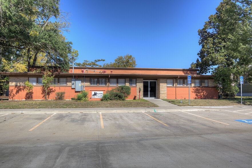 217 College St, Sulphur Springs, TX for sale - Building Photo - Image 3 of 12