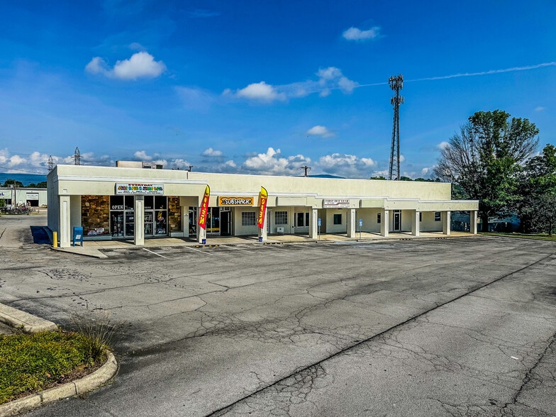 2105-2121 Apperson Dr, Salem, VA for lease - Building Photo - Image 2 of 5