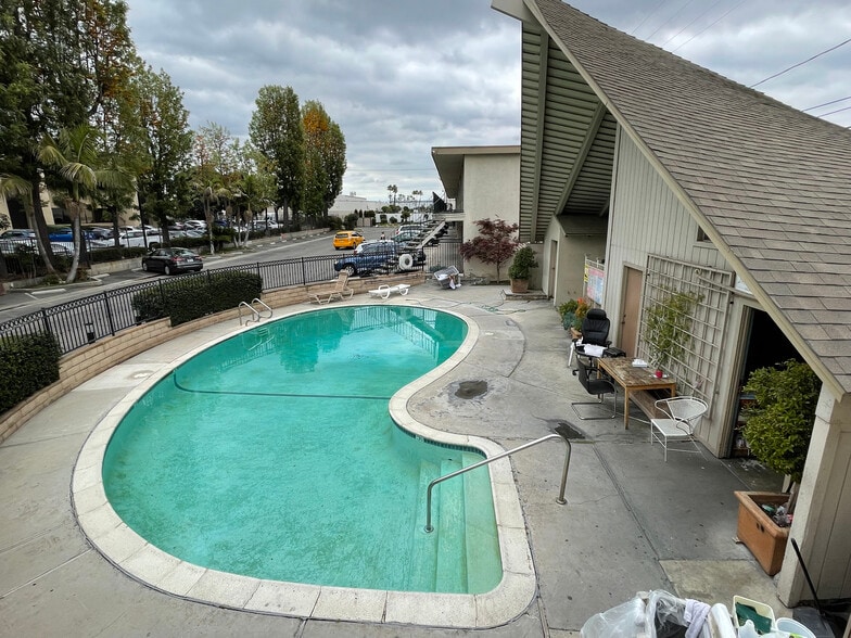 1018 E Orangethorpe Ave, Anaheim, CA for sale - Building Photo - Image 2 of 21