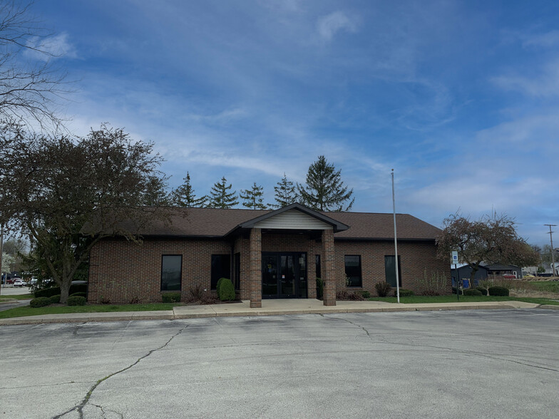 339 E 1st St, Roanoke, IN for lease - Building Photo - Image 1 of 8