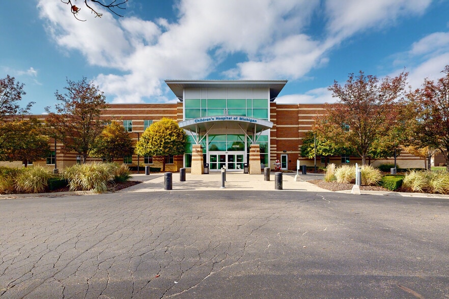 42700 Garfield Rd, Clinton Township, MI for lease - Building Photo - Image 1 of 10