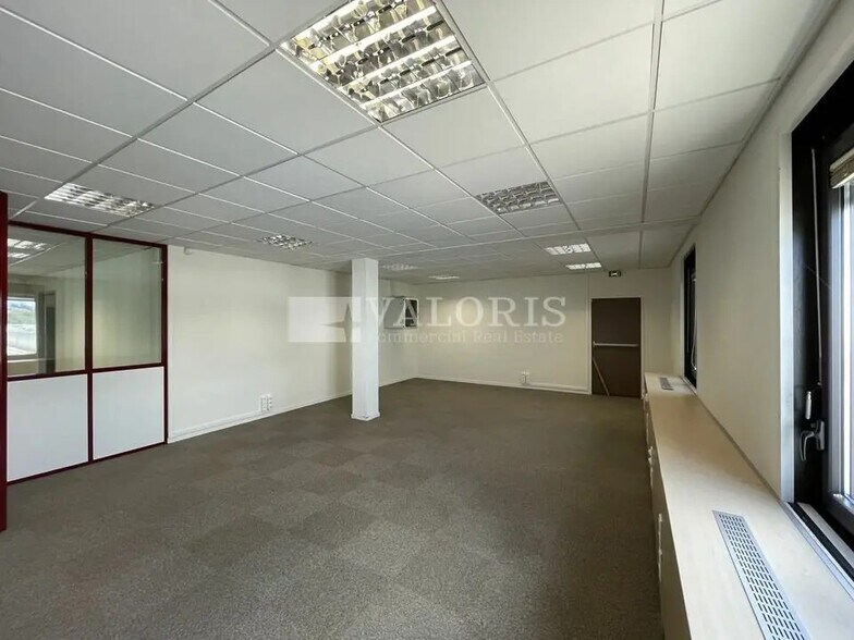 Office in Dardilly for lease - Interior Photo - Image 3 of 105