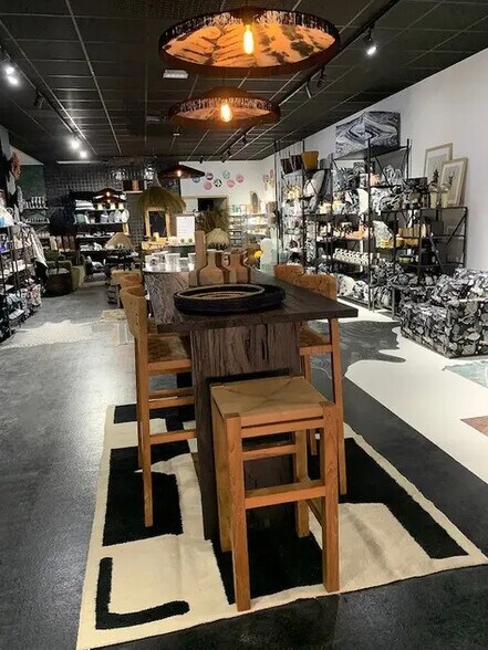 Retail in Marseille for lease - Interior Photo - Image 1 of 4