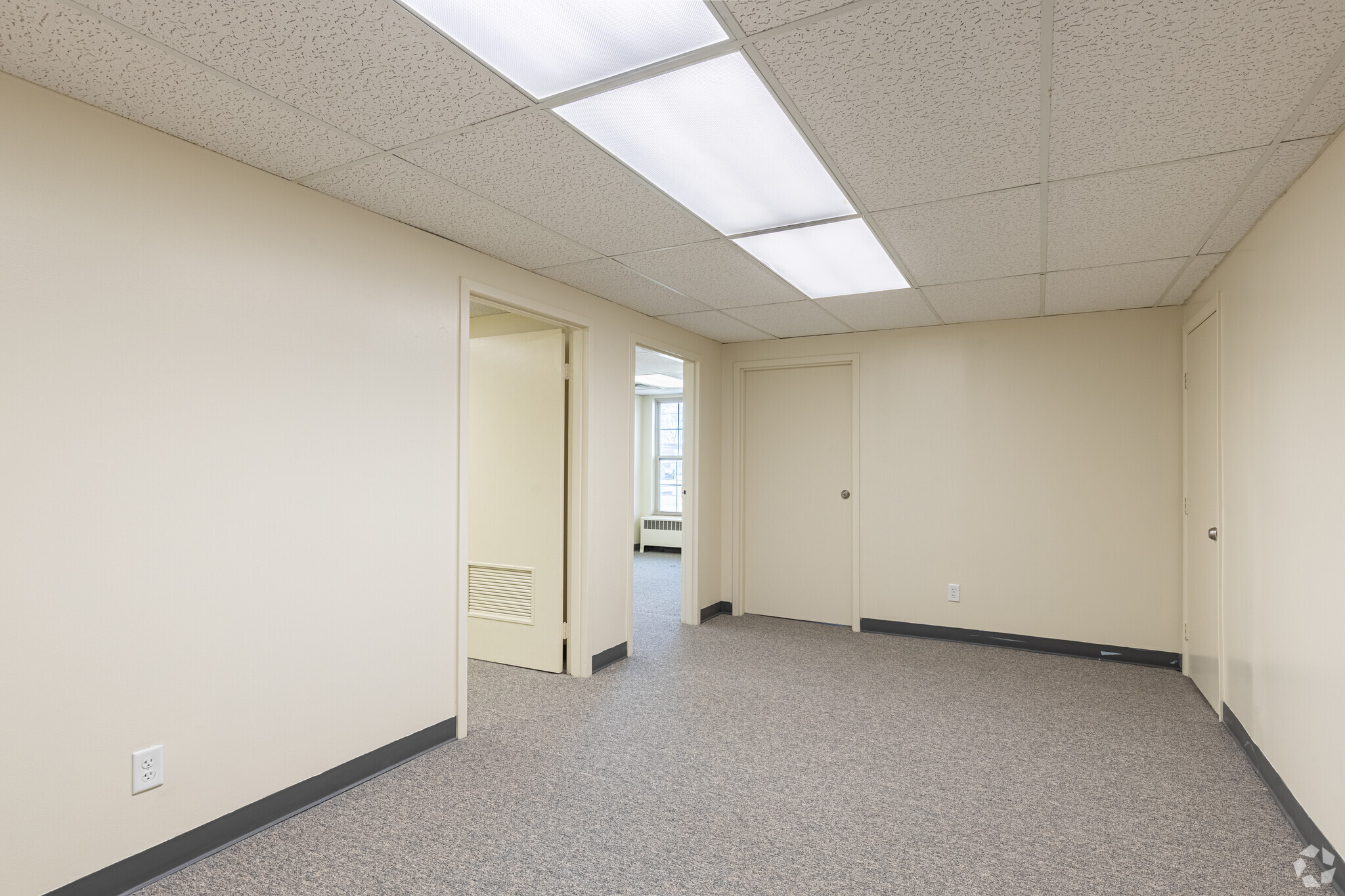 7364-7390 Reading Rd, Cincinnati, OH for lease Interior Photo- Image 1 of 1