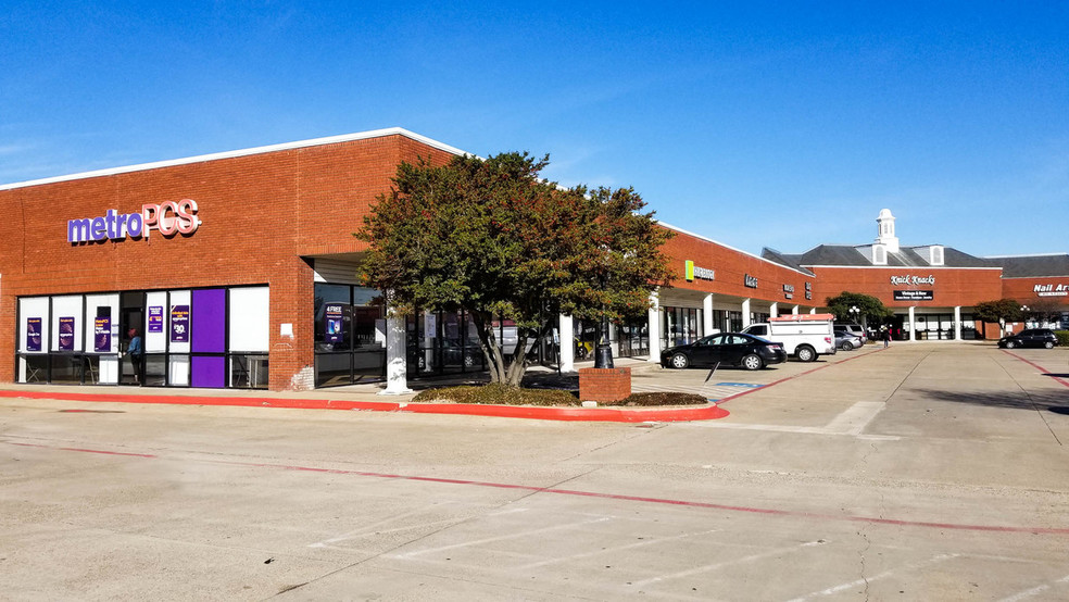 211-215 W Camp Wisdom Rd, Duncanville, TX for lease - Building Photo - Image 1 of 10