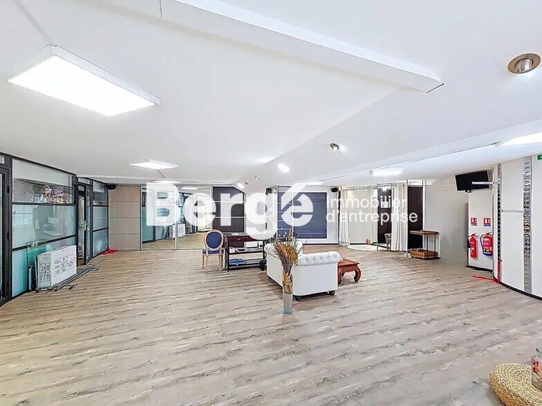 Retail in Cannes for lease - Building Photo - Image 2 of 12