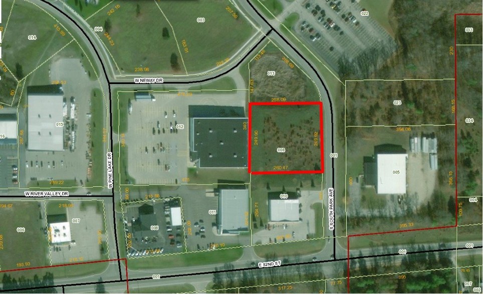 13 W Pine Lake Dr, Newaygo, MI for sale - Building Photo - Image 2 of 2