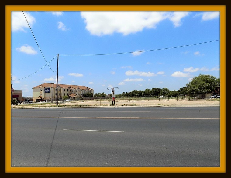 2344 El Indio Hwy, Eagle Pass, TX for sale - Building Photo - Image 1 of 1