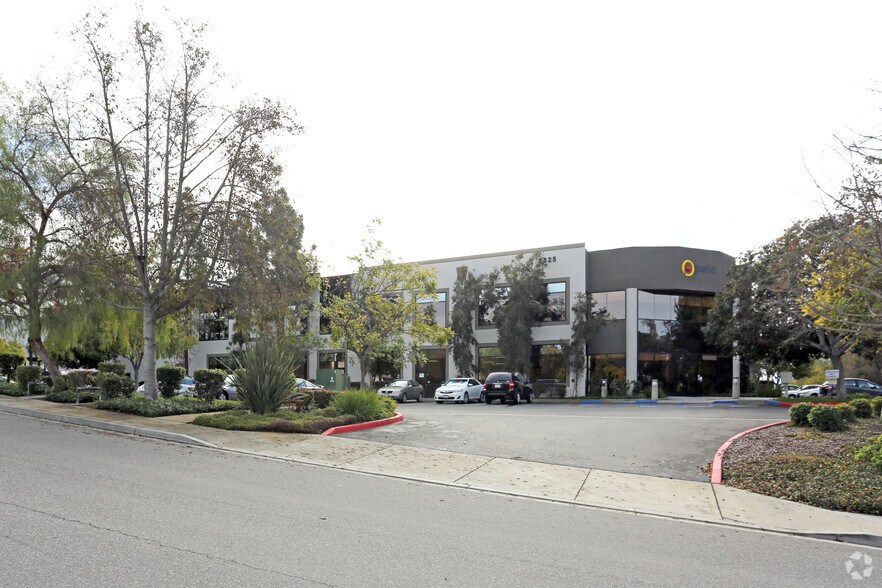 2325 Cousteau Ct, Vista, CA for lease - Primary Photo - Image 1 of 5