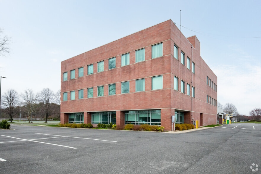 3880 Veterans Memorial Hwy, Bohemia, NY for lease - Building Photo - Image 3 of 6