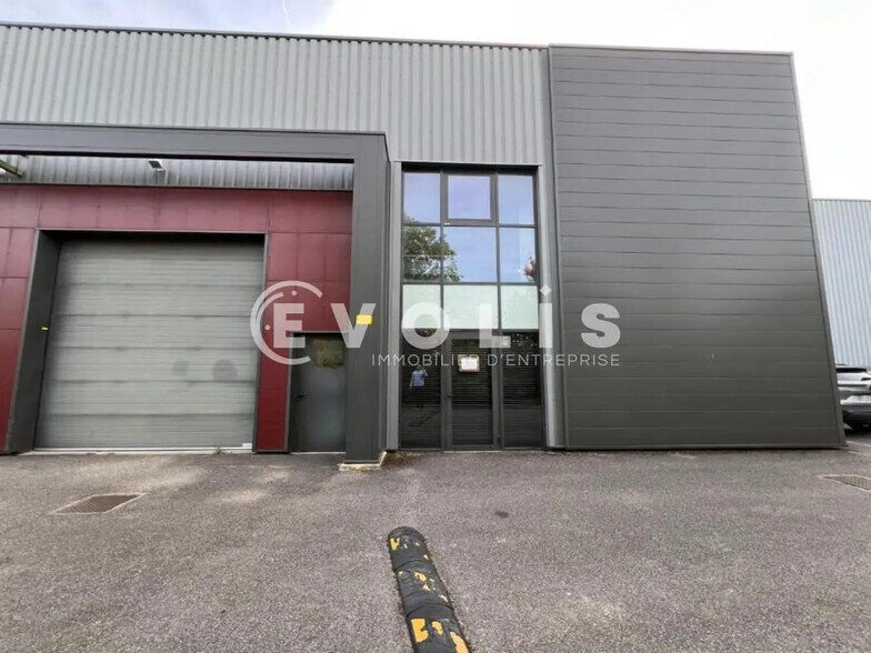 Office in Chaponost for lease - Building Photo - Image 1 of 8