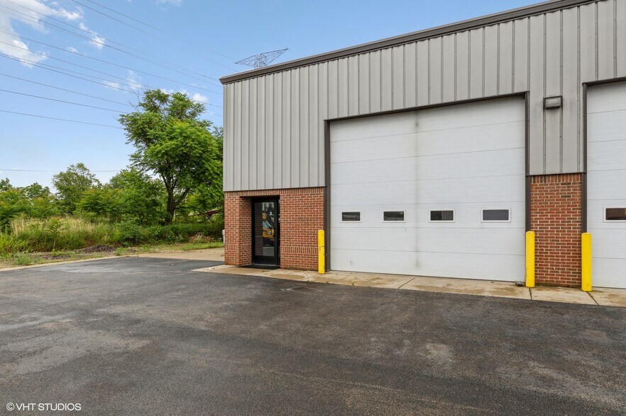 40 Detroit St, Cary, IL 60013