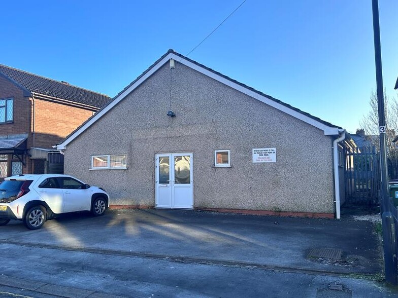 8 Saunders Av, Bedworth for lease - Primary Photo - Image 1 of 2