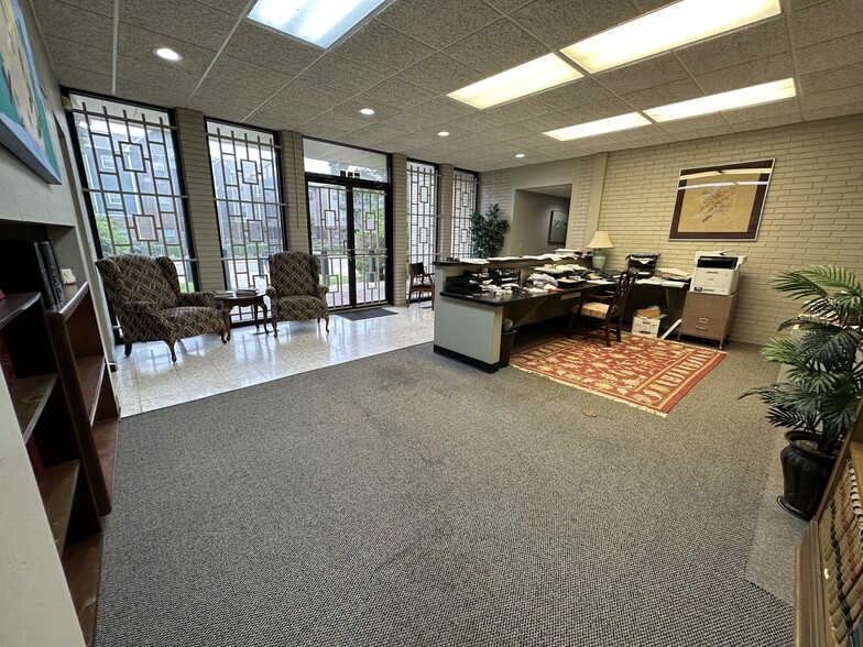 24 NE 53rd St, Oklahoma City, OK for sale - Lobby - Image 2 of 17