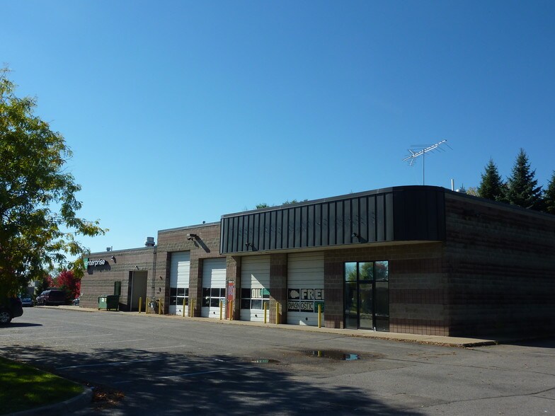265-269 Carson Ave, Elk River, MN for sale - Building Photo - Image 1 of 1