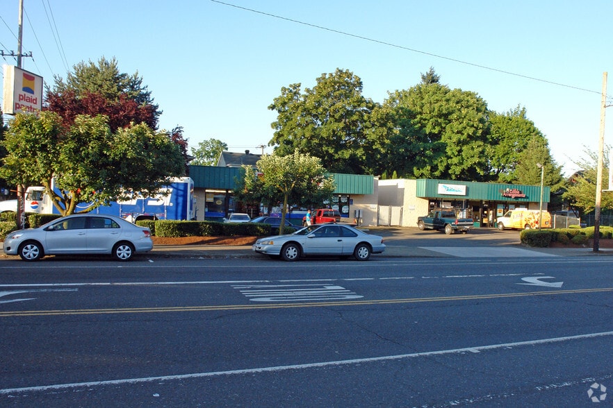 2710-2712 NE Glisan St, Portland, OR for lease - Building Photo - Image 2 of 3