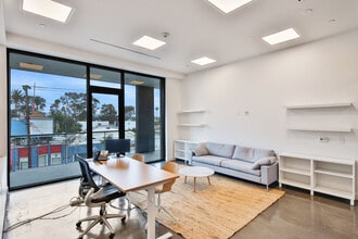 5242 W Adams Blvd, Los Angeles, CA for lease Interior Photo- Image 2 of 5