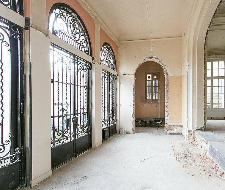 15 Place Des Halles, Chartres for lease Interior Photo- Image 1 of 6